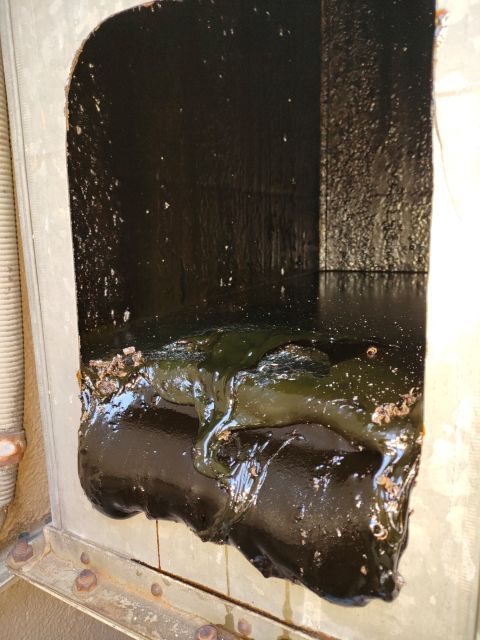 ダクト開口すると予想以上の油